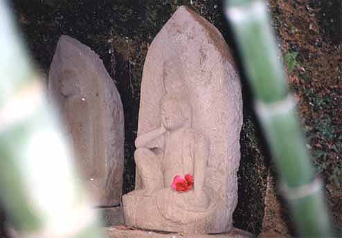 2月中 浄智寺 石仏と椿