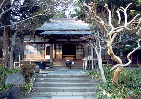 覚園寺本堂